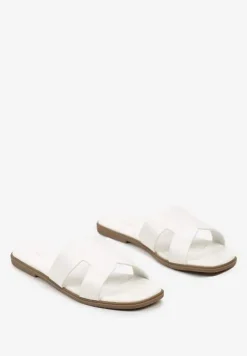 Białe Klapki na Płaskiej Podeszwie Ozdobione Metalicznymi Paskami i Kwadratowym Noskiem Sonivia