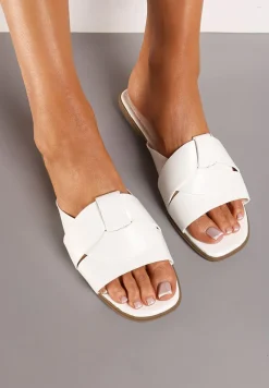 Białe Klapki na Płaskiej Podeszwie z Ozdobnymi Paskami i Kwadratowym Noskiem Lunivia