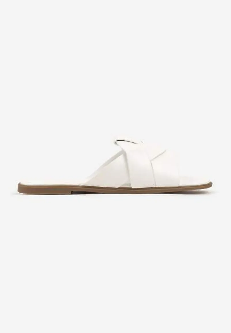 Białe Klapki na Płaskiej Podeszwie z Ozdobnymi Paskami i Kwadratowym Noskiem Lunivia