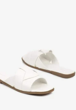 Białe Klapki na Płaskiej Podeszwie z Ozdobnymi Paskami i Kwadratowym Noskiem Lunivia