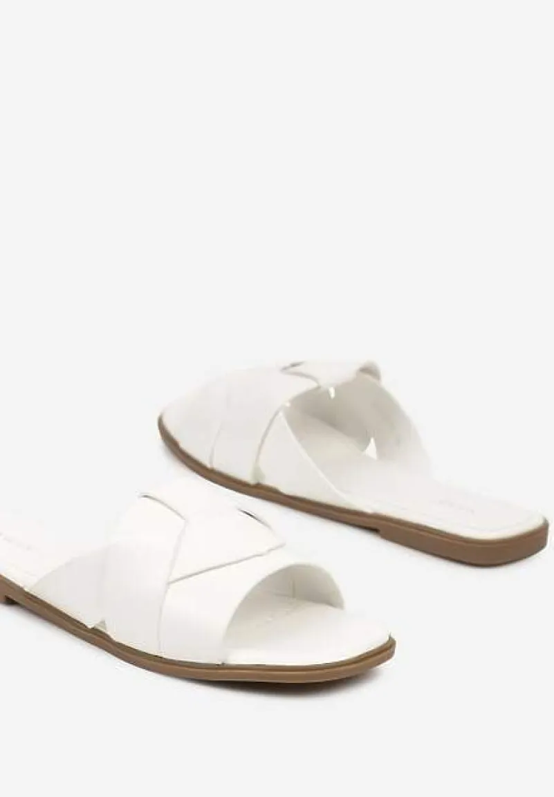Białe Klapki na Płaskiej Podeszwie z Ozdobnymi Paskami i Kwadratowym Noskiem Lunivia