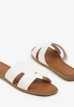 Białe Klapki na Płaskiej Podeszwie w Klasycznym Stylu z Wycięciami Filinda