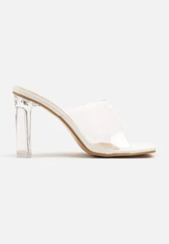 Białe Klapki na Przezroczystym Słupku Ozdobione Kwadratowym Noskiem Santhera