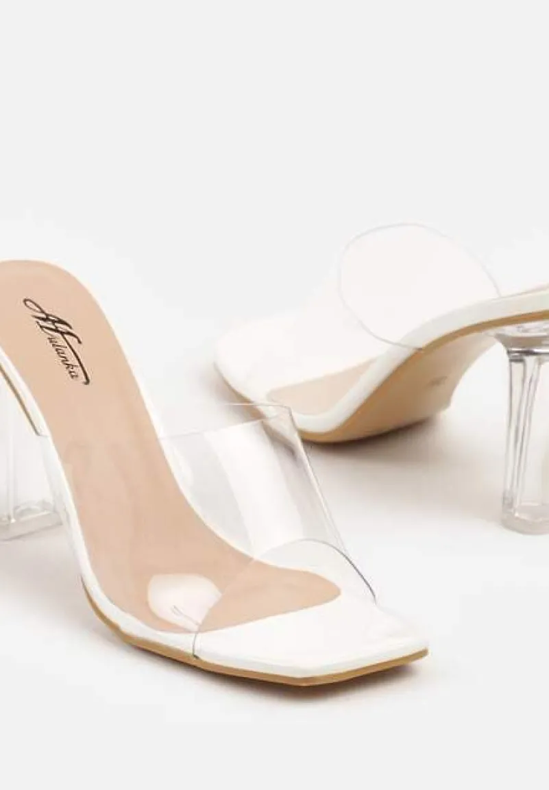 Białe Klapki na Przezroczystym Słupku Ozdobione Kwadratowym Noskiem Santhera