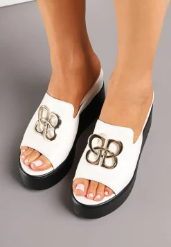 Białe Klapki Vices na Koturnie Zdobione Geometryczną Aplikacją Obeliae