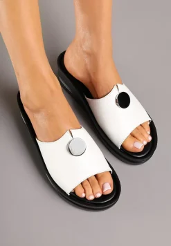 Białe Klapki Vices na Koturnie z Okrągłą Aplikacją Nitevana