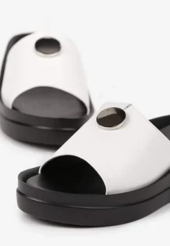 Białe Klapki Vices na Koturnie z Okrągłą Aplikacją Nitevana