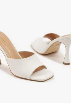 Białe Klapki Vices na Obcasie Typu Szpilka z Kwadratowym Noskiem Mevodina