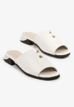 Białe Klapki Vices z Ozdobą i Geometryczną Cholewką Tilavira