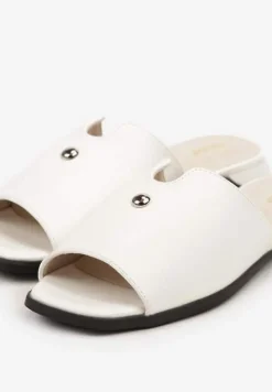 Białe Klapki Vices z Ozdobą i Geometryczną Cholewką Tilavira