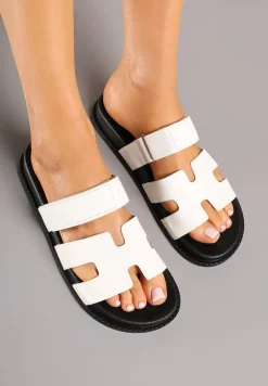 Białe Klapki z Geometrycznymi Wycięciami w Cholewce Zapinane na Rzep Salaverra