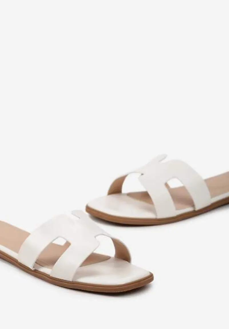 Białe Klapki z Imitacji Skóry z Ozdobnymi Wycięciami i Kwadratowym Noskiem Rosila