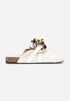 Białe Klapki z Ozdobnym Łańcuchem Dewerli