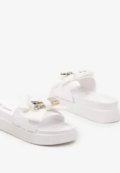 Białe Klapki z Pianki na Platformie z Metalicznym Wykończeniem i Kokardą Nellantha