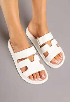 Białe Klapki z Pianki Zdobione Geometrycznymi Wycięciami Flenirae
