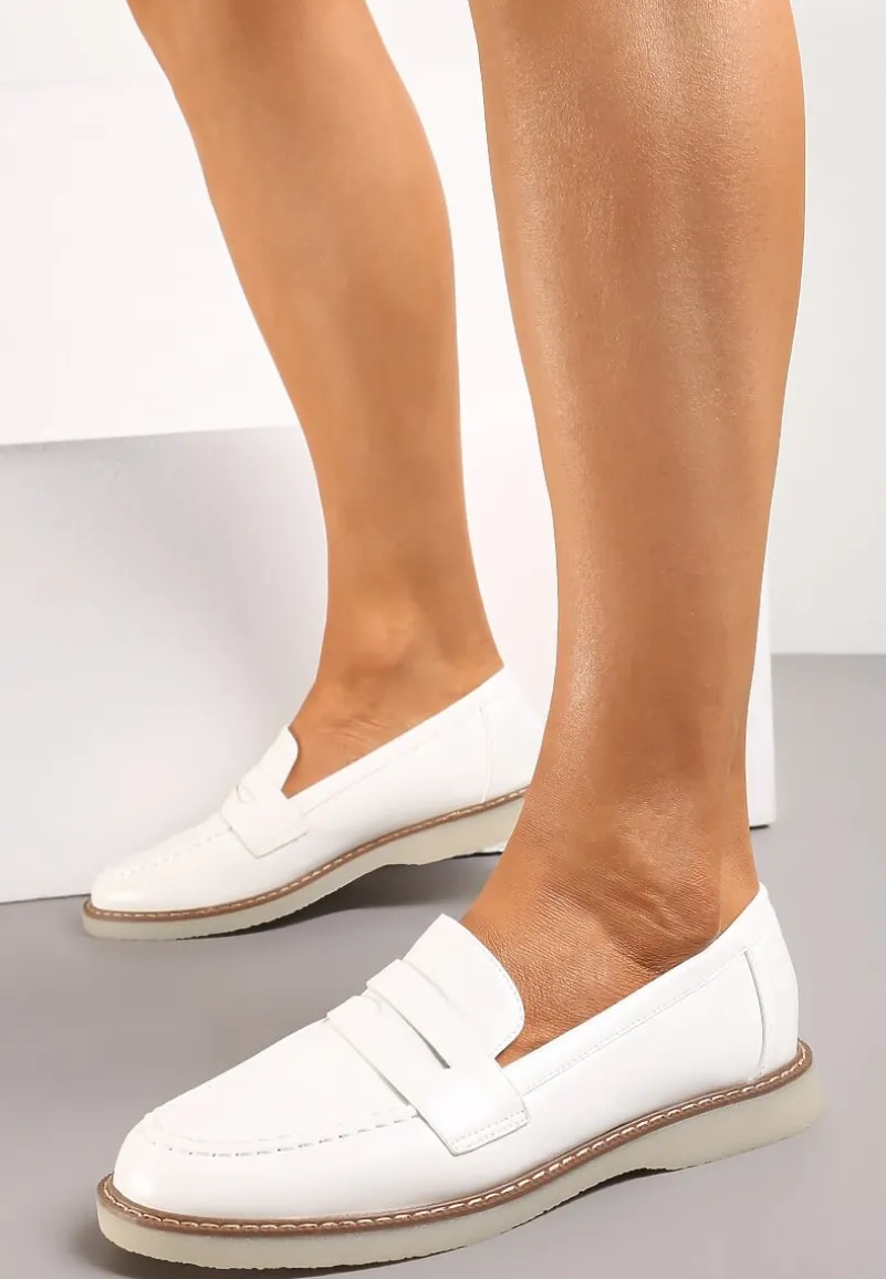 Białe Klasyczne Mokasyny Ozdobione Wstawką i Przeszyciem Berdafa