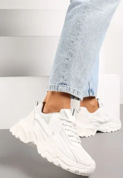 Białe Klasyczne Sneakersy Sznurowane na Niskiej Platformie Lenivia
