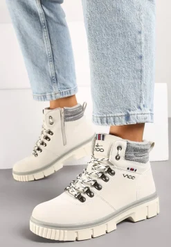 Białe Klasyczne Traperki na Płaskiej Podeszwie Zdobione Materiałową Wstawką Oceella