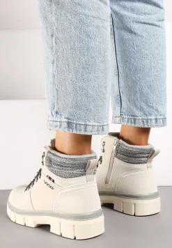 Białe Klasyczne Traperki na Płaskiej Podeszwie Zdobione Materiałową Wstawką Oceella