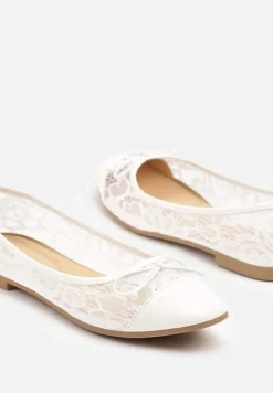 Białe Koronkowe Balerinki Vices z Ozdobną Kokardką Desanelis