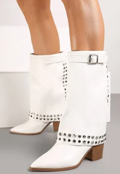 Białe Kozaki Kowbojki na Słupku Ozdobione Klamrą Ćwiekami i Wywiniętą Cholewką Izavira