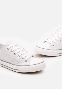 Białe Krótkie Trampki z Drobnym Tłoczeniem na Cholewce Inarol