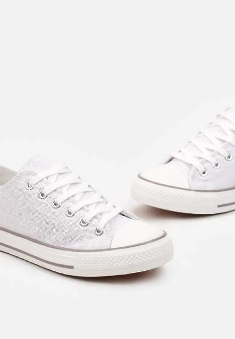 Białe Krótkie Trampki z Drobnym Tłoczeniem na Cholewce Inarol