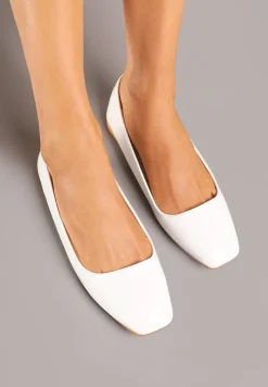 Białe Lakierowane Balerinki z Kwadratowym Noskiem Salaziela
