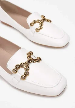 Białe Mokasyny Chrysaia