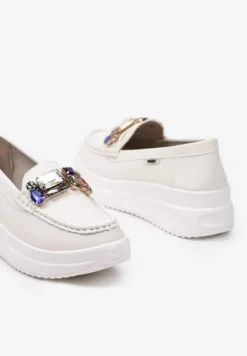 Białe Mokasyny na Grubej Podeszwie z Błyszczącymi Aplikacjami Quinnmarie