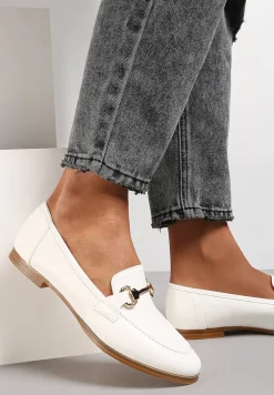 Białe Mokasyny Sakina