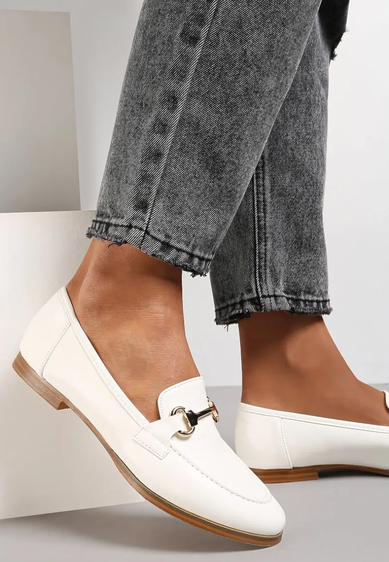 Białe Mokasyny Sakina