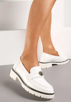 Białe Mokasyny z Cekinami wokół Podeszwy i Złotą Klamrą Elorasia