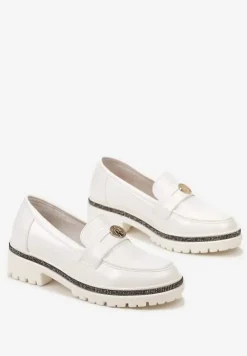 Białe Mokasyny z Cekinami wokół Podeszwy i Złotą Klamrą Elorasia