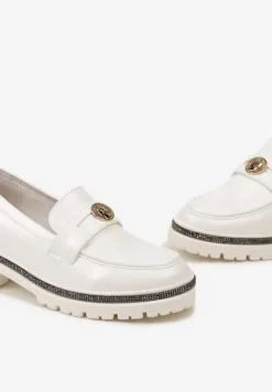 Białe Mokasyny z Cekinami wokół Podeszwy i Złotą Klamrą Elorasia