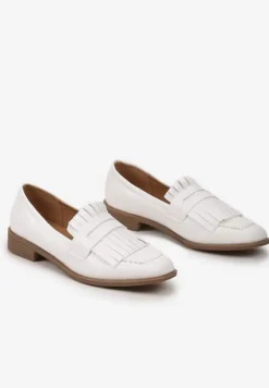 Białe Mokasyny z Kwadratowym Noskiem i Frędzlami Tarnissa