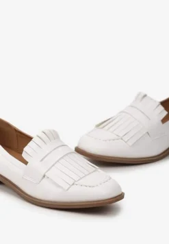 Białe Mokasyny z Kwadratowym Noskiem i Frędzlami Tarnissa