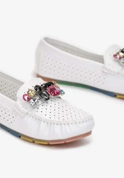 Białe Mokasyny z Przeszyciami i Ozdobą z Cyrkonii Olini