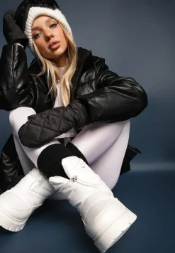 Białe Śniegowce na Niskiej Platformie z Ozdobnym Pikowaniem i Ściągaczem Raballa