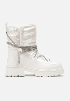 Białe Śniegowce na Platformie z Wiązaniem w Cyrkonie Brelara