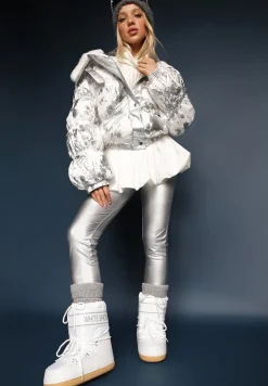 Białe Ocieplone Śniegowce Wsuwane z Ozdobnym Napisem i Sznurowaniem Nalissa