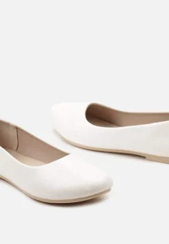 Białe Płaskie Balerinki z Imitacji Skóry Wsuwane z Okrągłym Noskiem Jemenna