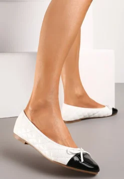 Białe Płaskie Balerinki z Imitacji Skóry Ozdobione Kokardką Detesa