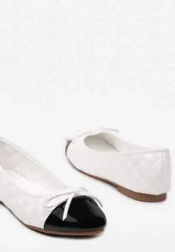 Białe Płaskie Balerinki z Imitacji Skóry Ozdobione Kokardką Detesa