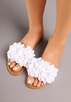 Białe Płaskie Klapki Ozdobione Kwiatową Aplikacją Wessaria