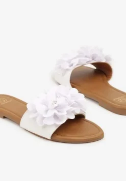 Białe Płaskie Klapki Ozdobione Kwiatową Aplikacją Wessaria