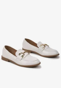 Białe Płaskie Mokasyny Ozdobione Metalową Klamerką Cassiope
