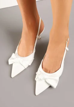 Białe Sandały Lakierowane Vices na Kaczuszce Typu Slingback z Kokardą Kovenna