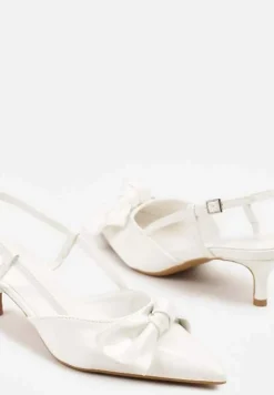 Białe Sandały Lakierowane Vices na Kaczuszce Typu Slingback z Kokardą Kovenna