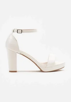 Białe Sandały na Platformie i Słupku z Ozdobnym Paskiem Sdivana
